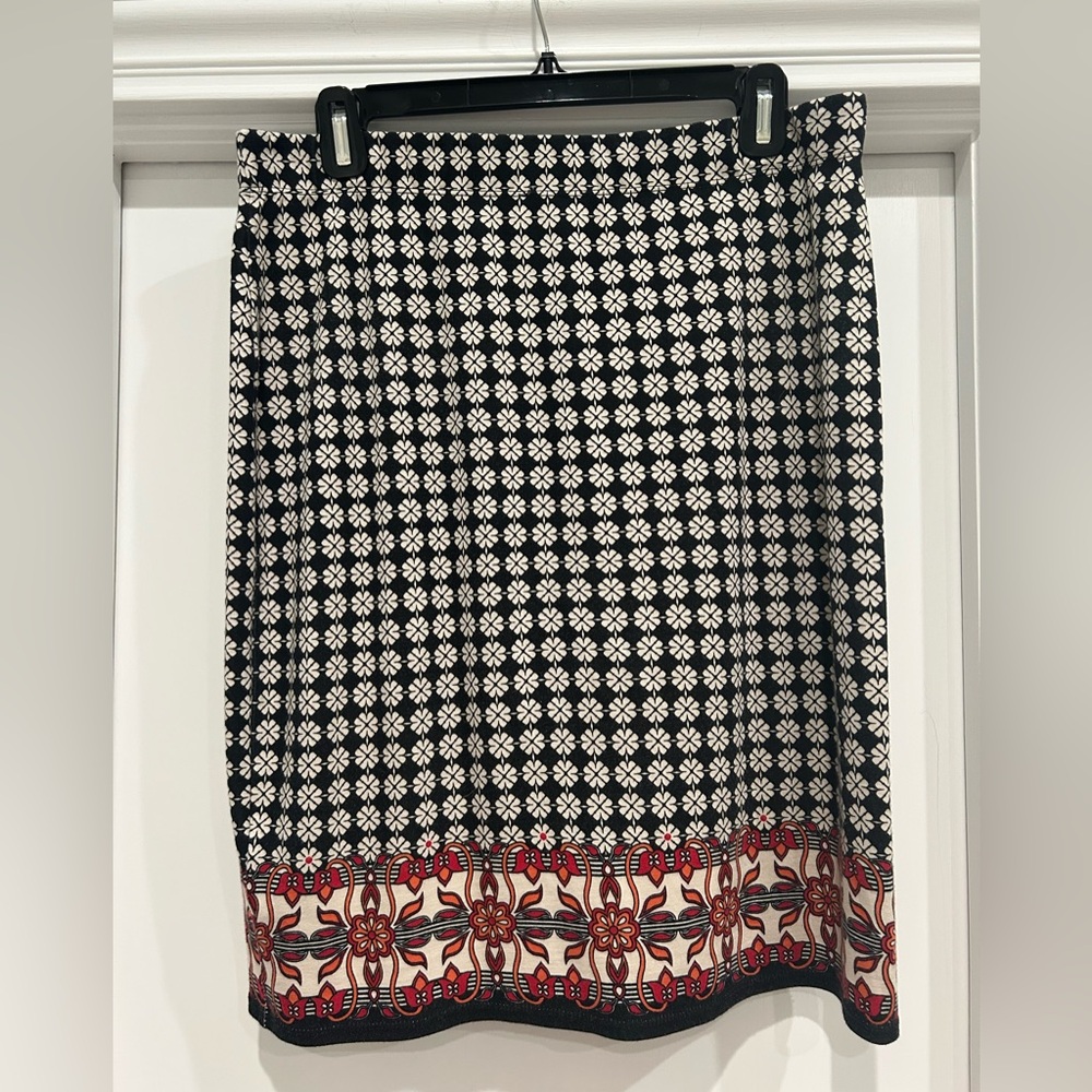 Max Studio Black and White Patterned Skirt with Red Accents